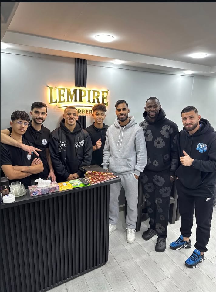 L'équipe L'Empire Barber à l'accueil